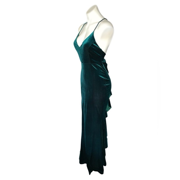 Windsor Margot Fitted Formal Ruffled Velvet Dress - mordernwear.com Windsor Margot Fitted Formal Ruffled Velvet Dress - mordernwear.com